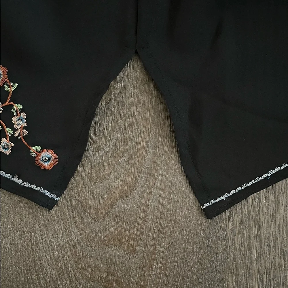Dressbarn Black Blouse with Floral Embroidery & Ruffle Sleeve 14/16 - Picture 6 of 16
